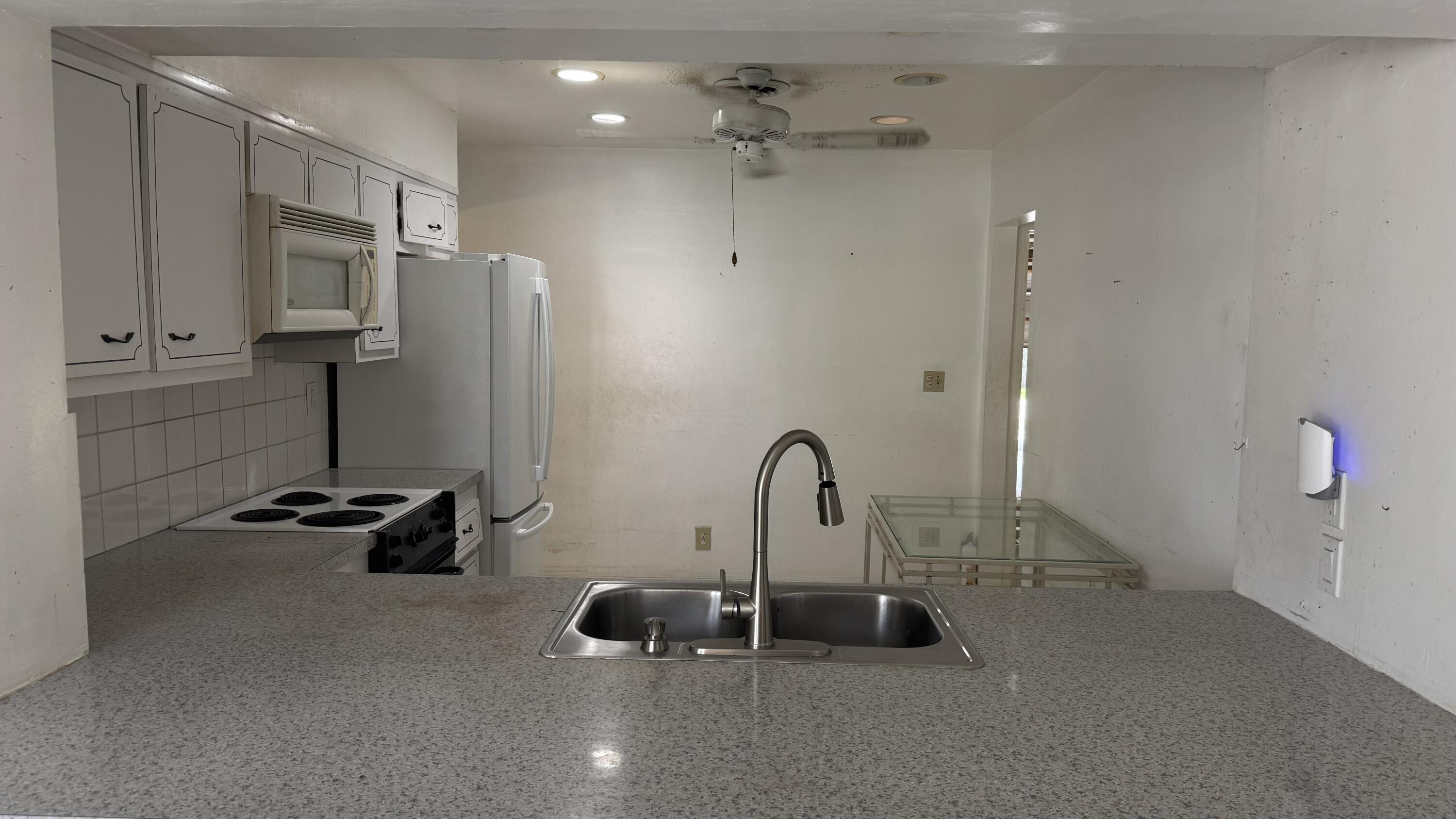 5401 West Park Road Hollywood, FL 33021 - Photo 14 of 26 IMG_4306