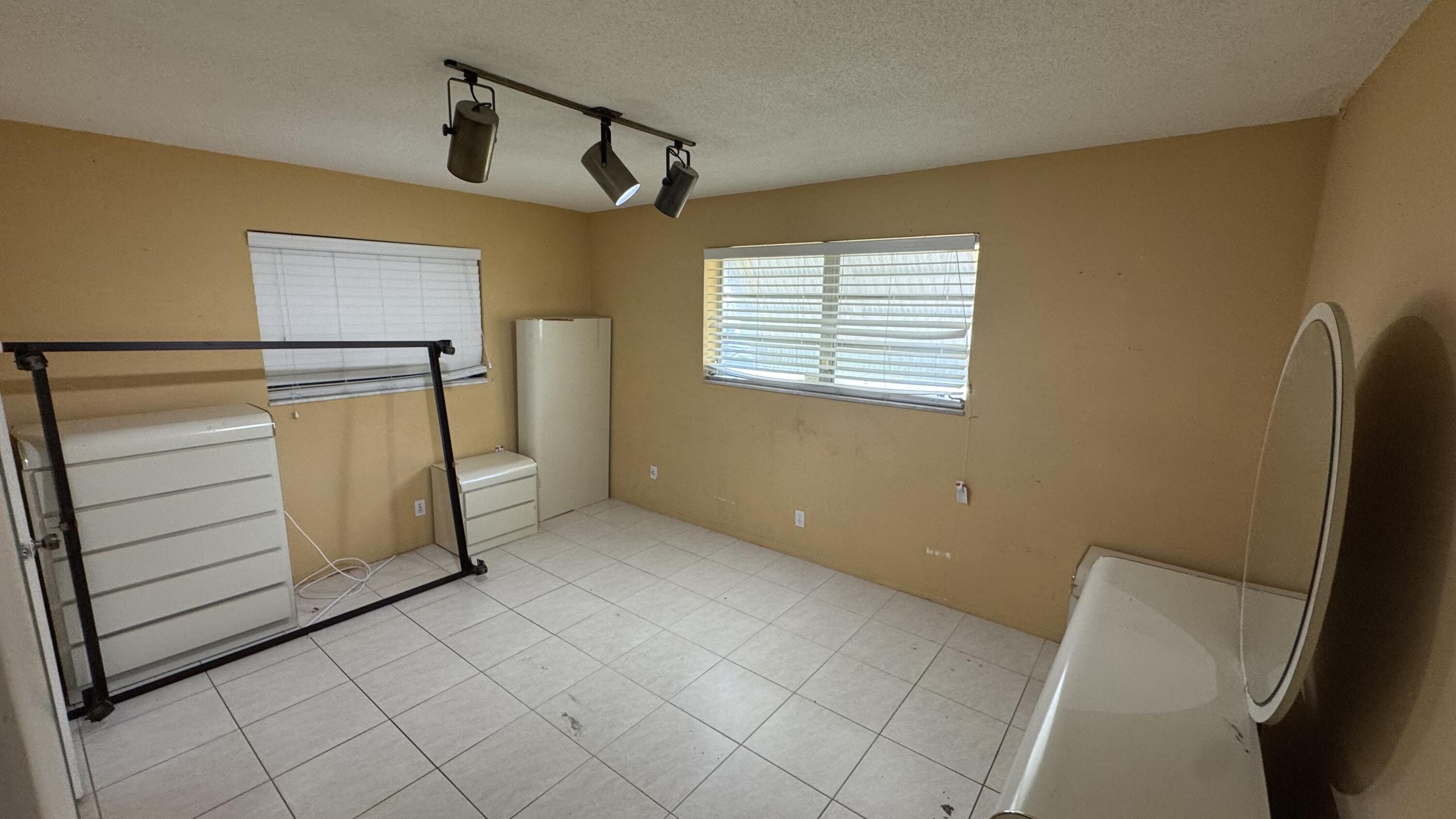 5401 West Park Road Hollywood, FL 33021 - Photo 17 of 26 IMG_4315