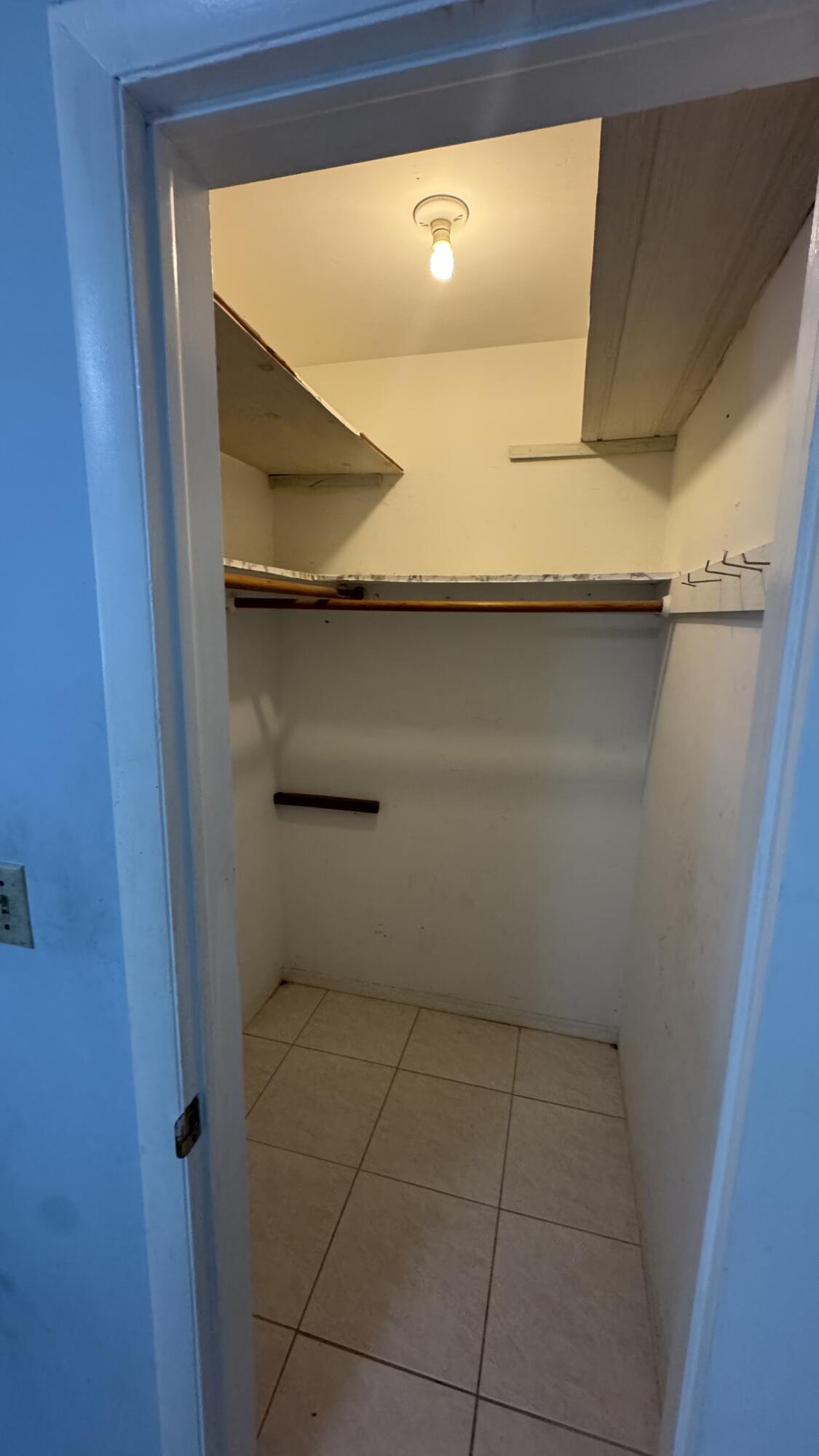 5401 West Park Road Hollywood, FL 33021 - Photo 20 of 26 IMG_4318