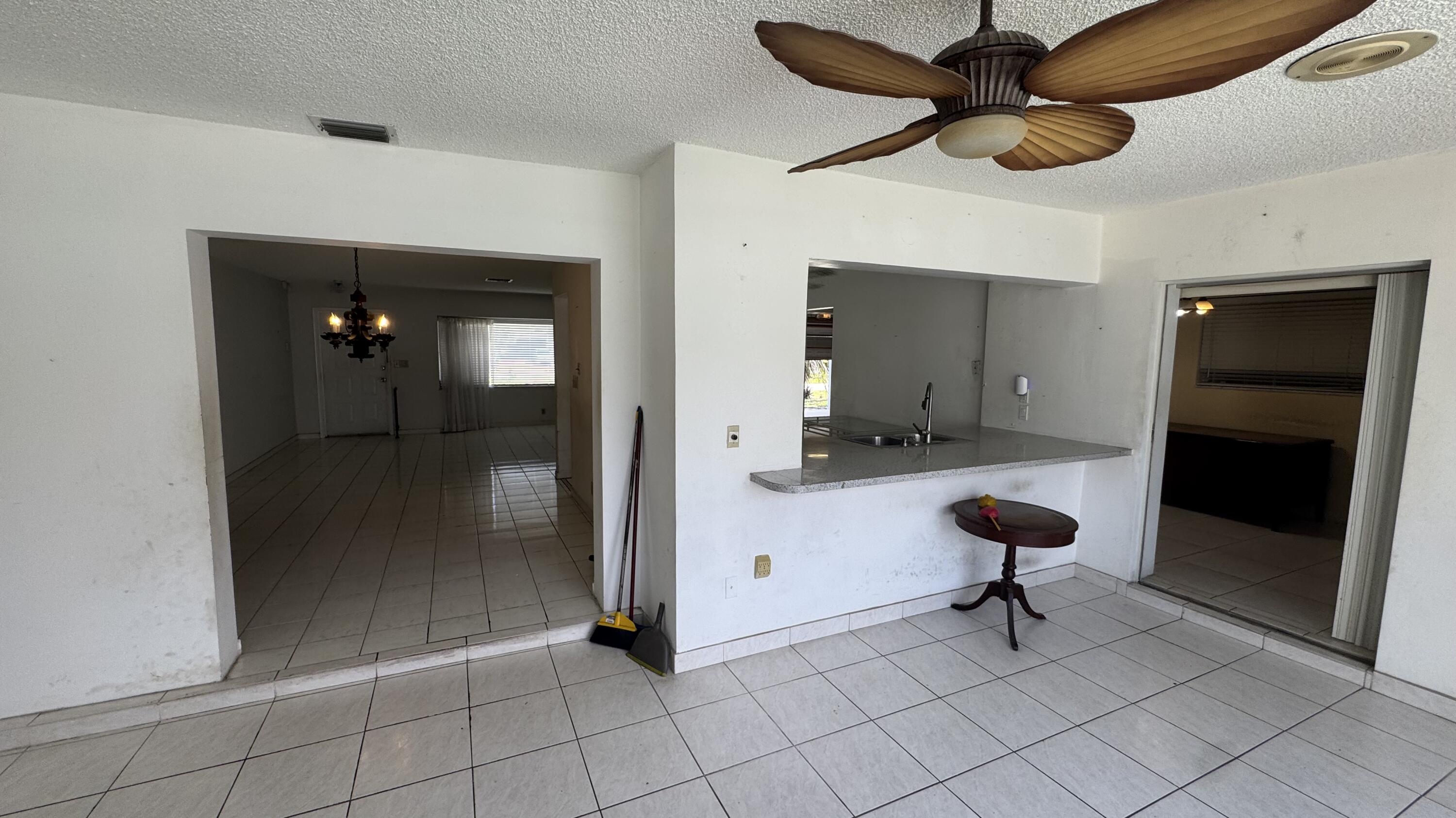 5401 West Park Road Hollywood, FL 33021 - Photo 9 of 26 IMG_4314