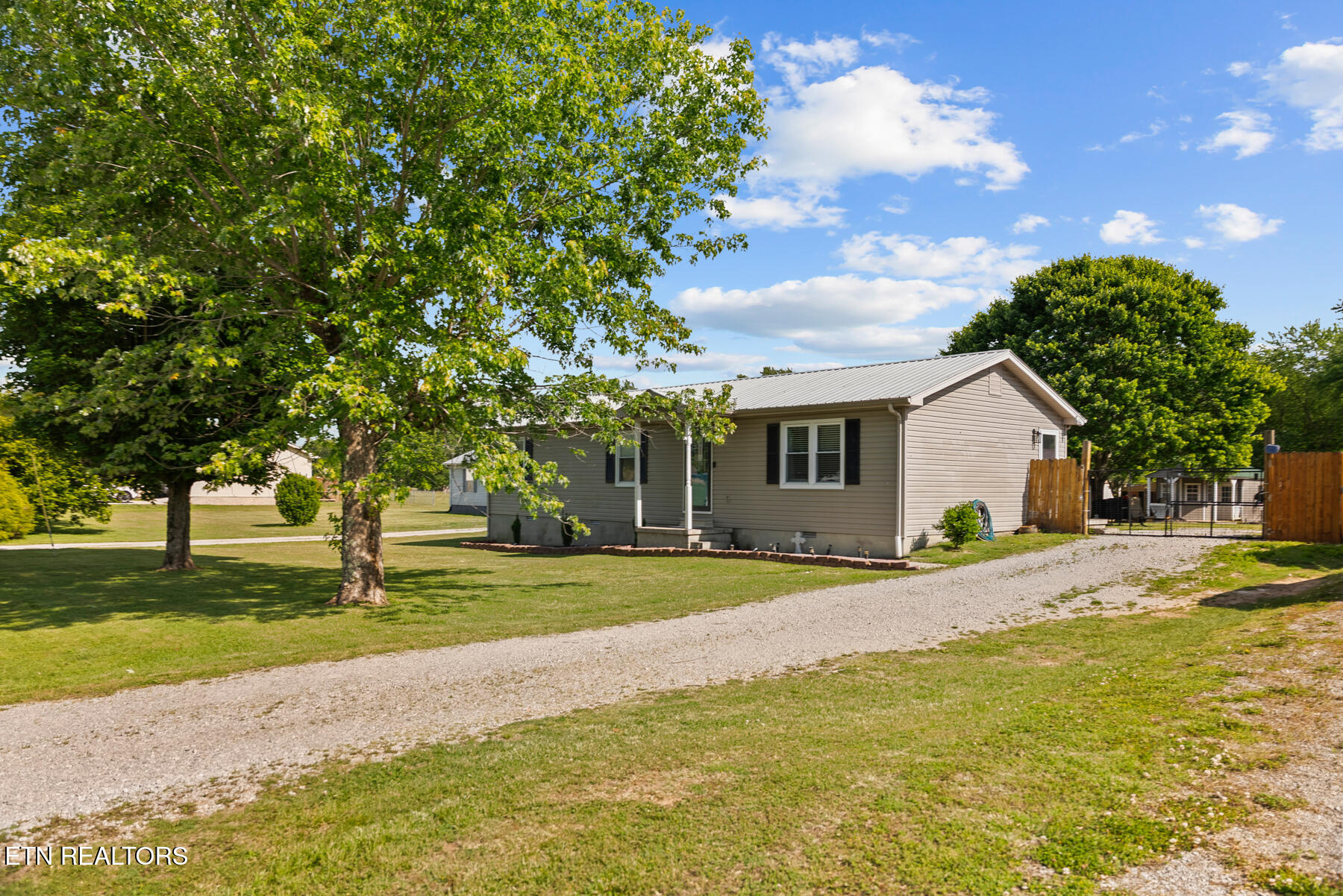 1608 Parker Road Sparta, TN 38583 - Photo 4 of 39 DSC07065