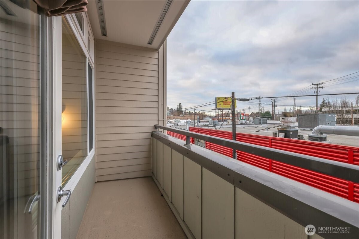18 Dravus Street, Unit 207 Seattle, WA 98109 - Photo 27 of 34 a view of balcony with city view