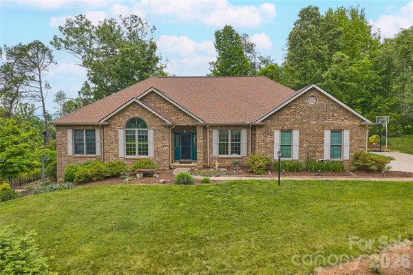$774,500 | 8 Ridgemont Drive, Weaverville, NC 28787