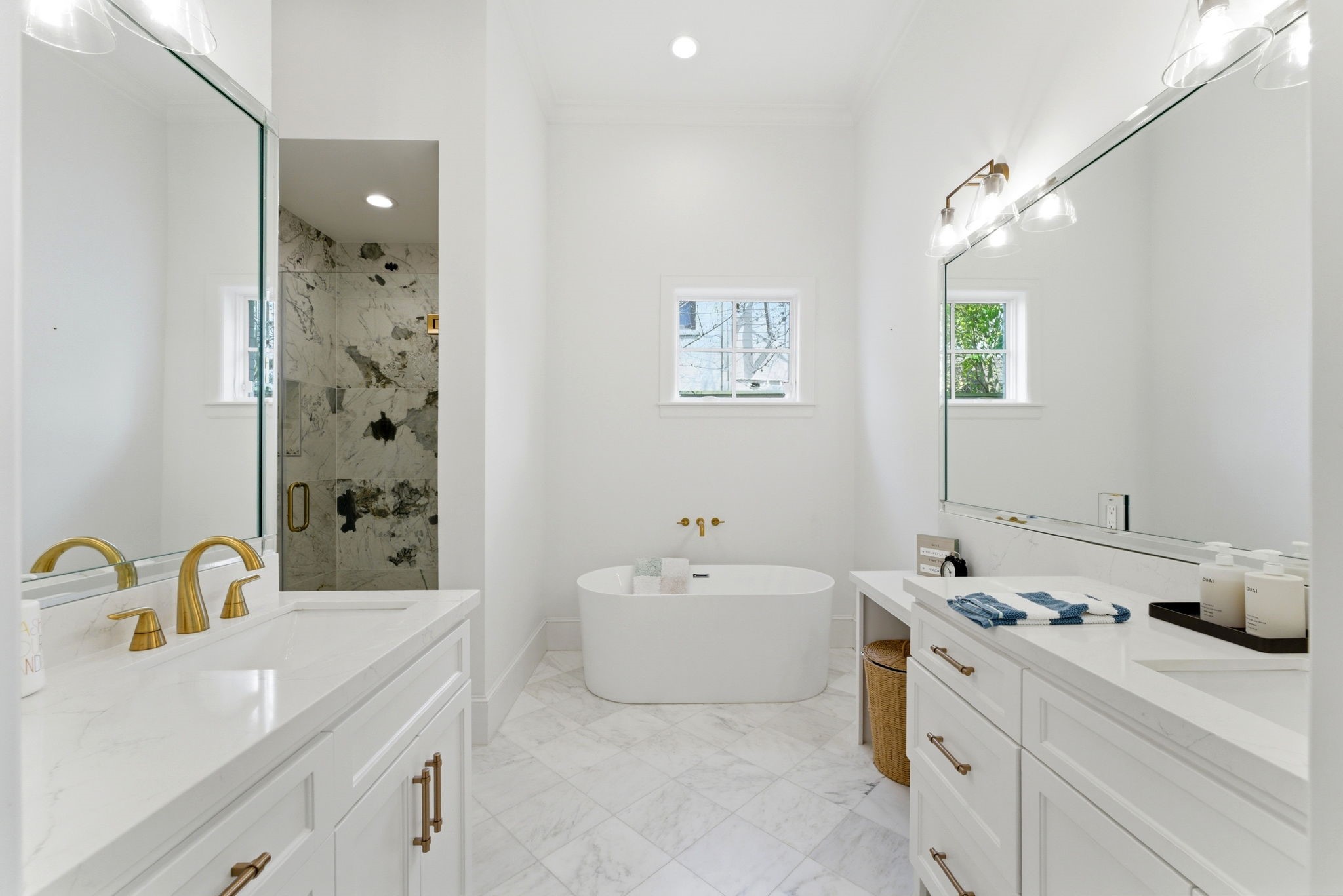 2211 Troon Road Houston, TX 77019 - Photo 20 of 44 a bathroom with a bathtub sink and mirror