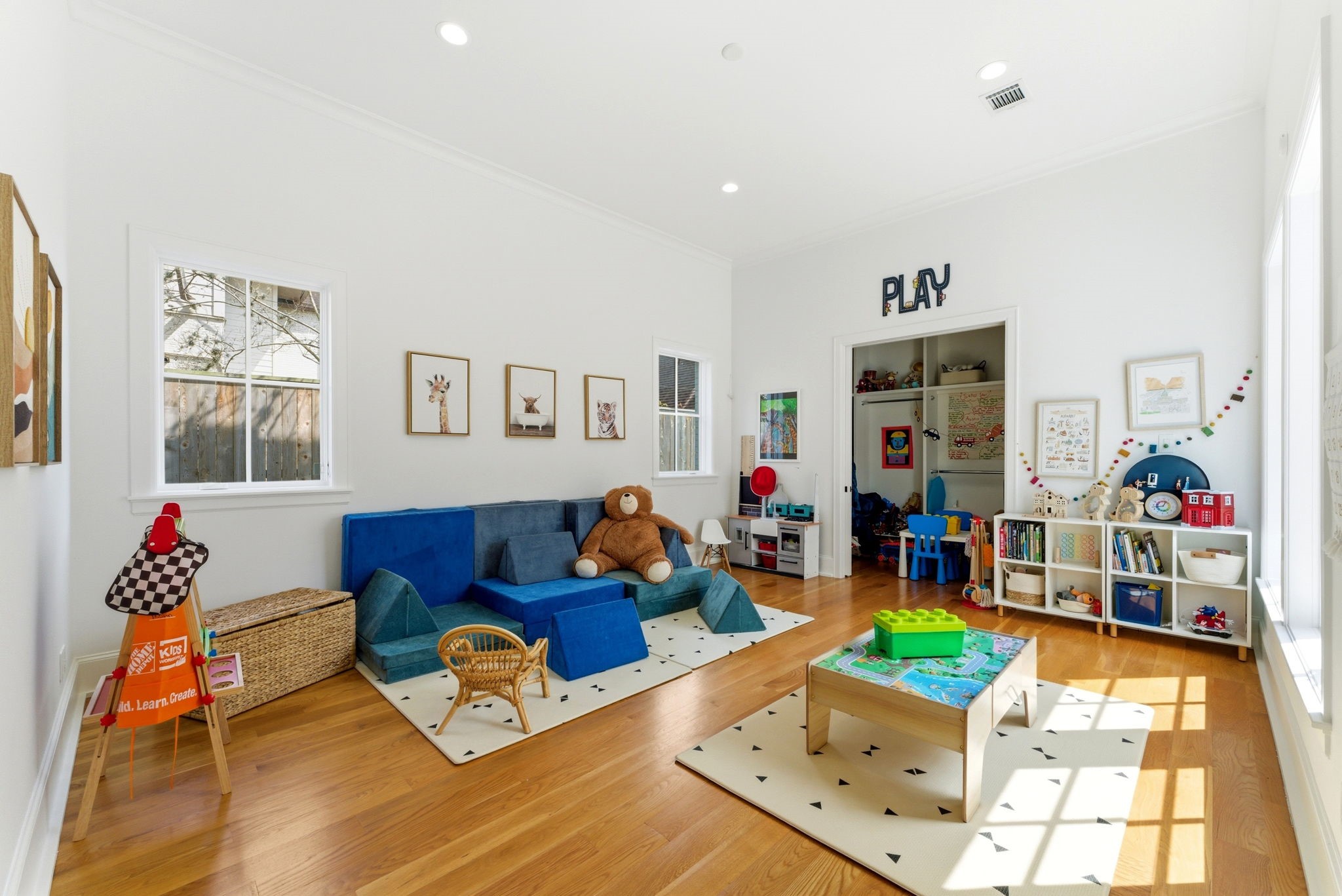 2211 Troon Road Houston, TX 77019 - Photo 21 of 44 a living room with furniture gym equipment and a rug