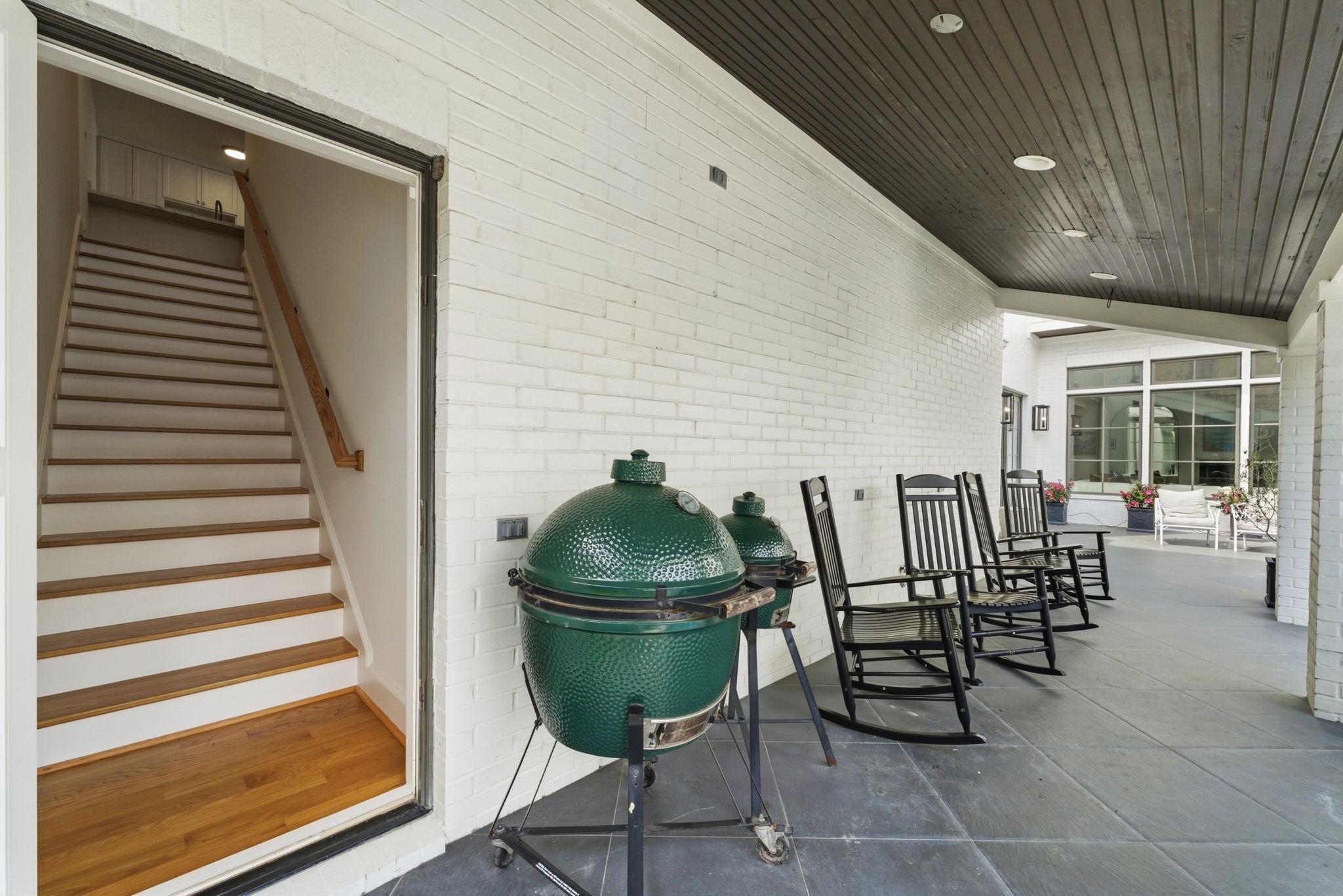 2211 Troon Road Houston, TX 77019 - Photo 41 of 44 a view of a chairs and table in the balcony