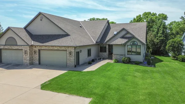 $575,000 | 109 Teton Court, Mankato, MN 56001