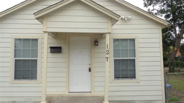 $900 | 127 West Avenue A, Unit 127, Garland, TX 75040