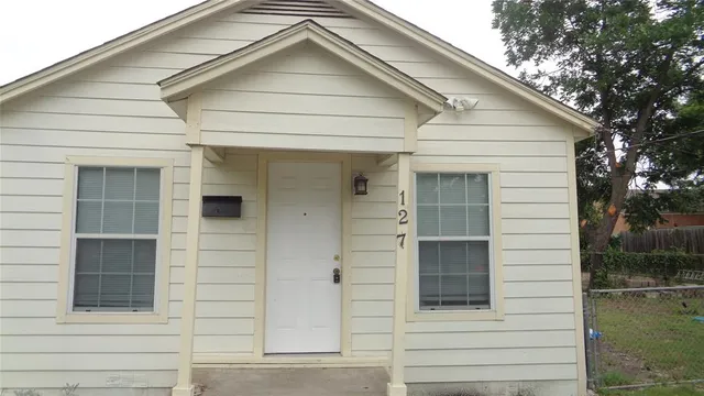 $900 | 127 West Avenue A, Unit 127, Garland, TX 75040