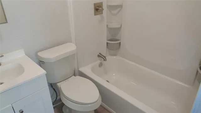 $900 | 127 West Avenue A, Unit 127, Garland, TX 75040