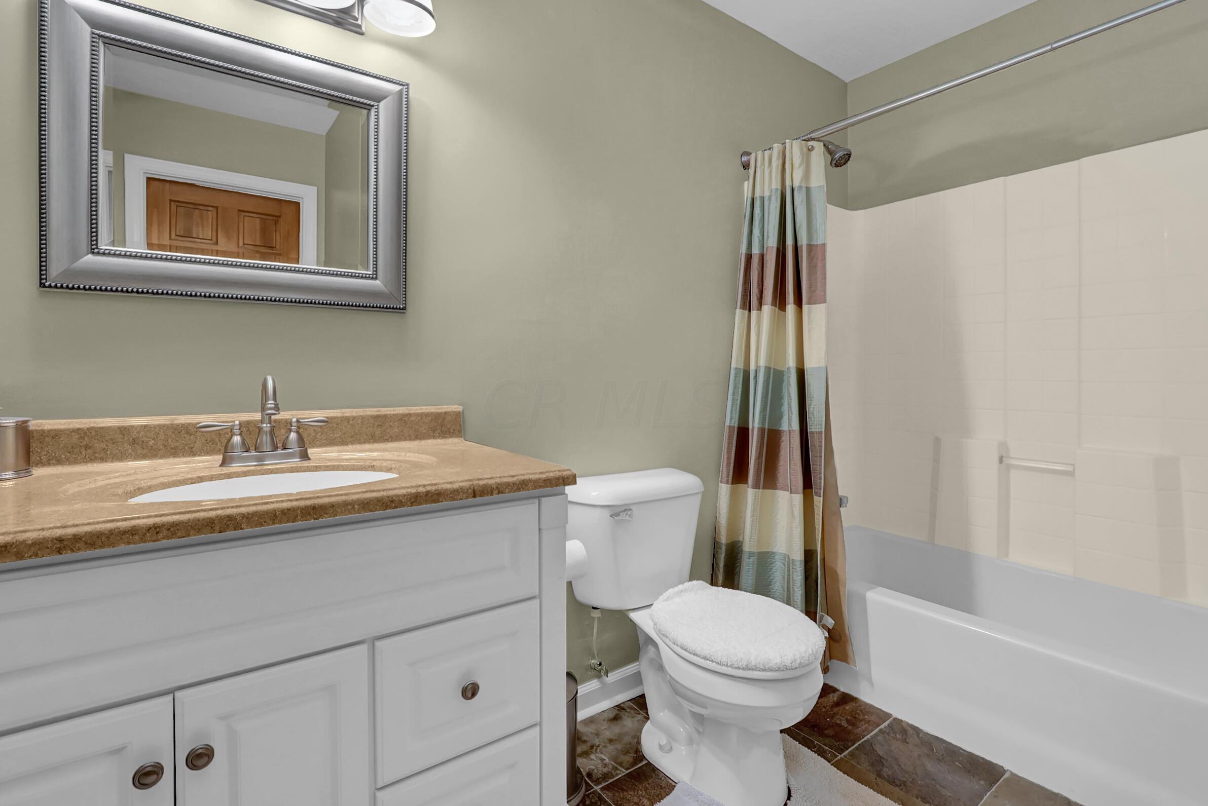 2015 Crumley Road Southwest Lancaster, OH 43130 - Photo 16 of 43 IMG_0165