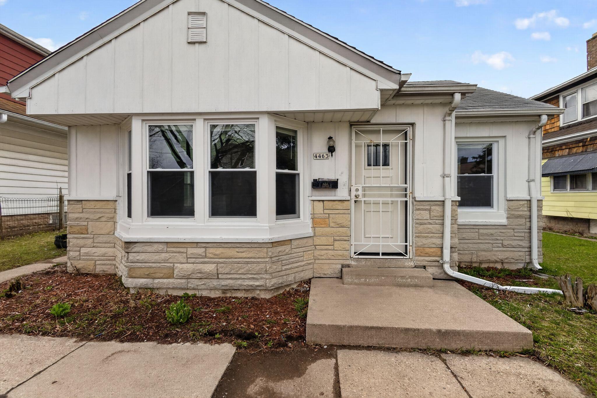 4463 North 36th Street Milwaukee, WI 53209 - Photo 1 of 31 06_4463_N_36th_St_Milwaukee_WI_53209-Ext