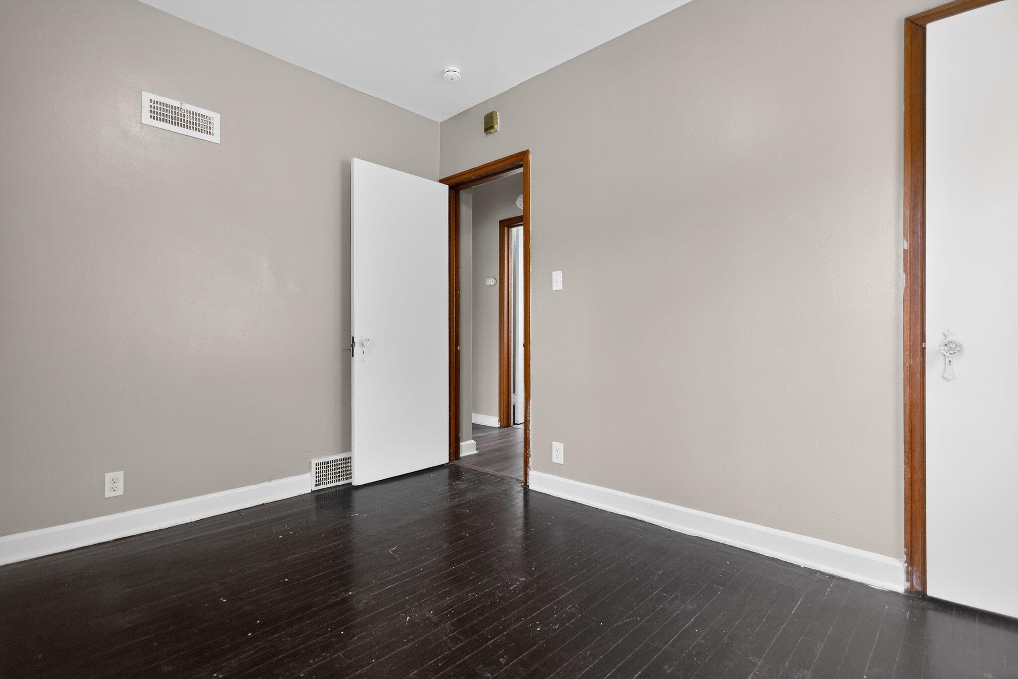 4463 North 36th Street Milwaukee, WI 53209 - Photo 20 of 31 17_4463_N_36th_St_Milwaukee_WI_53209-Liv