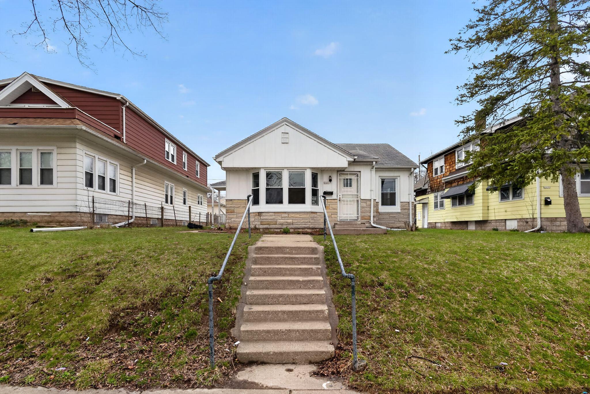 4463 North 36th Street Milwaukee, WI 53209 - Photo 2 of 31 03_4463_N_36th_St_Milwaukee_WI_53209-Ext