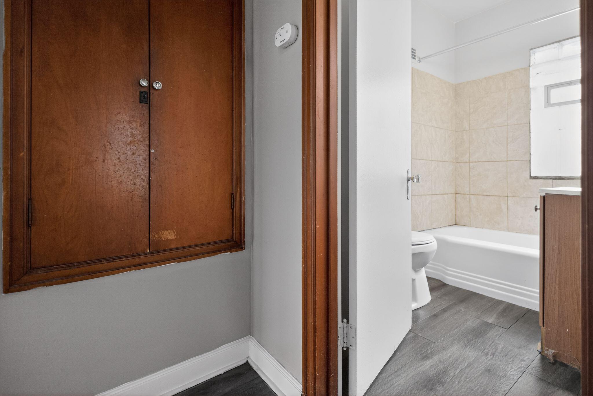 4463 North 36th Street Milwaukee, WI 53209 - Photo 24 of 31 24_4463_N_36th_St_Milwaukee_WI_53209-Bat