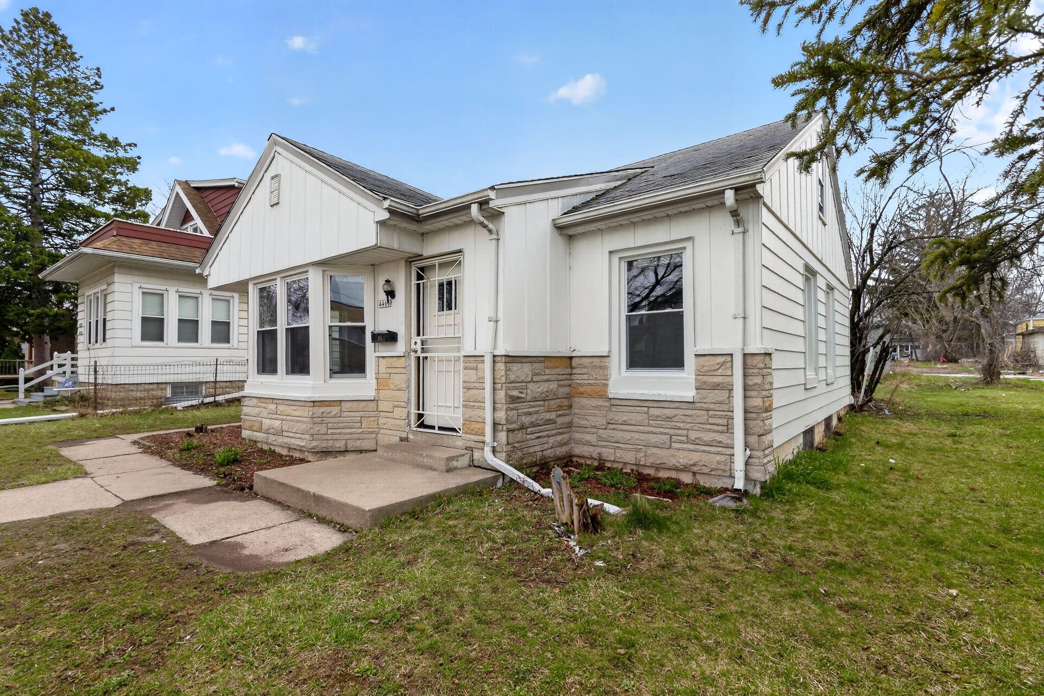 4463 North 36th Street Milwaukee, WI 53209 - Photo 5 of 31 07_4463_N_36th_St_Milwaukee_WI_53209-Ext