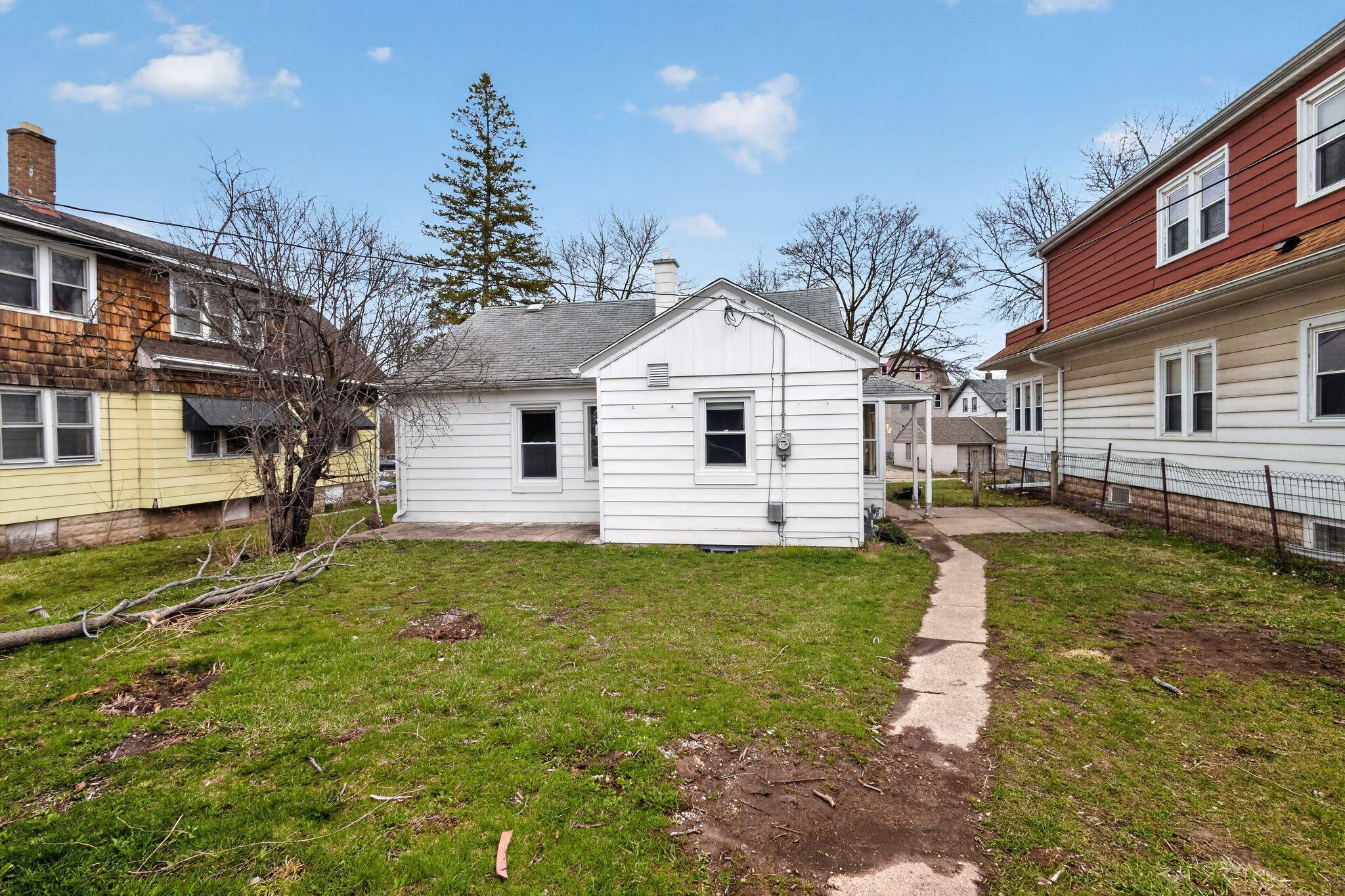 4463 North 36th Street Milwaukee, WI 53209 - Photo 9 of 31 08_4463_N_36th_St_Milwaukee_WI_53209-Ext