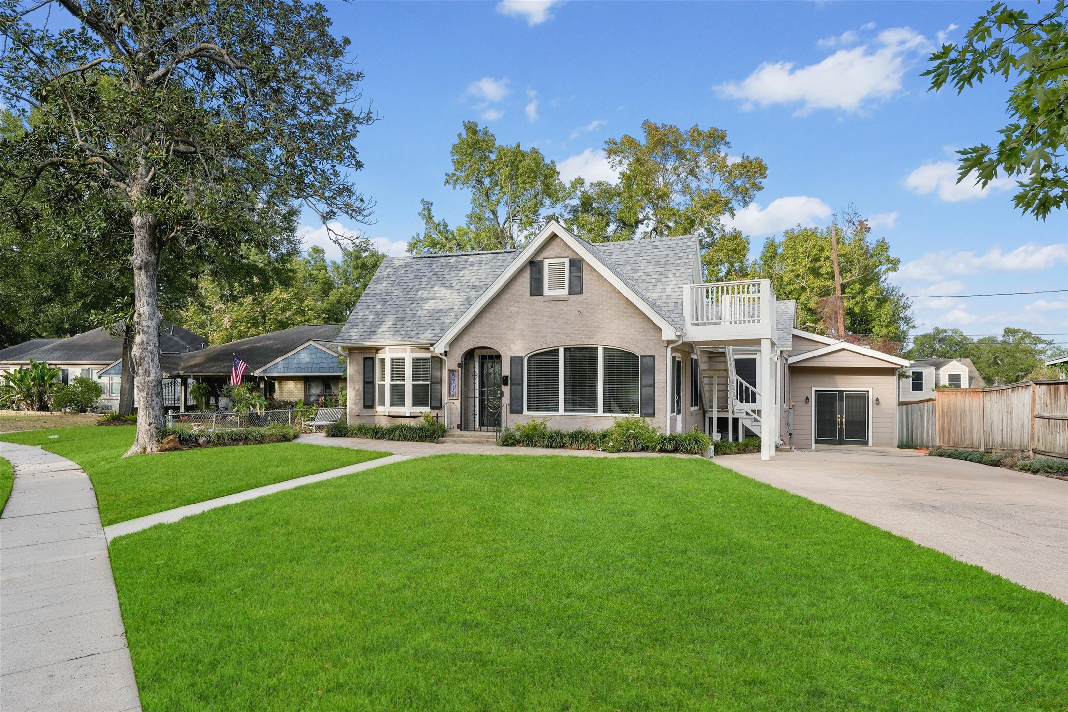 6733 Sylvan Road Houston, TX 77023 - Photo 3 of 26 Another view of this beautiful home.
