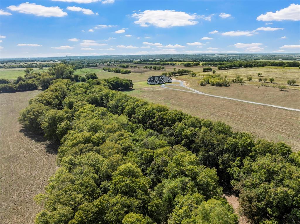 477 Wolf Creek Road Lorena, TX 76655 - Photo 2 of 40