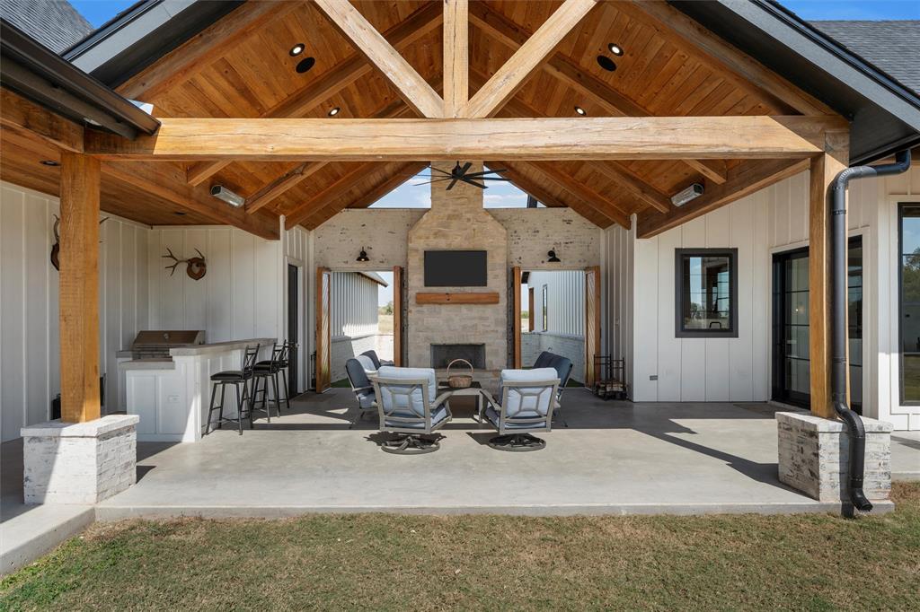 477 Wolf Creek Road Lorena, TX 76655 - Photo 23 of 40 a view of living room with furniture