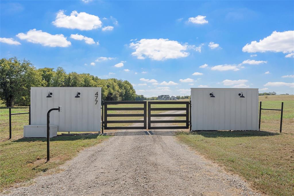 477 Wolf Creek Road Lorena, TX 76655 - Photo 4 of 40