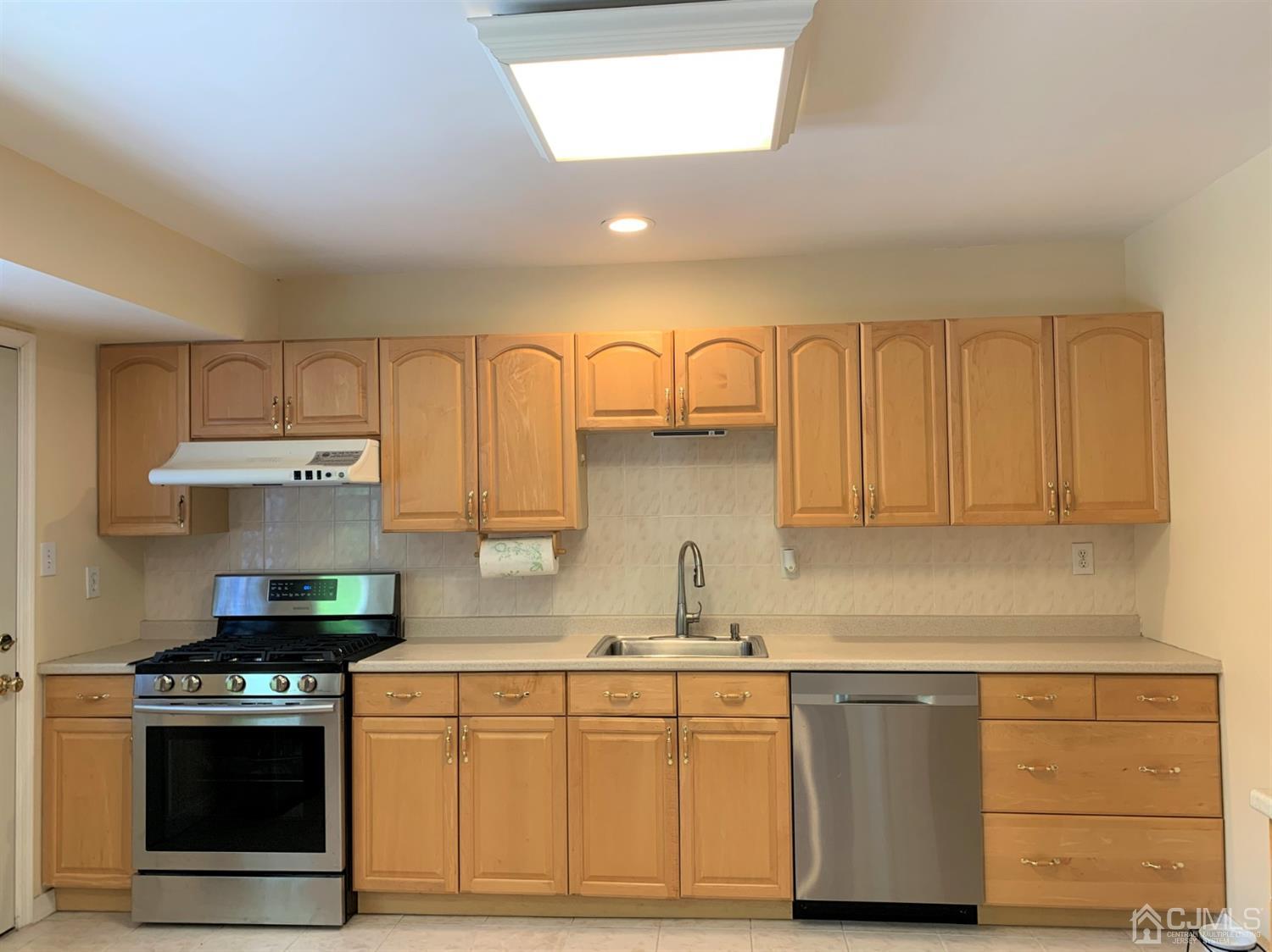 404 Sherman Road North Brunswick, NJ 08902 - Photo 8 of 25 Gallery Image 8