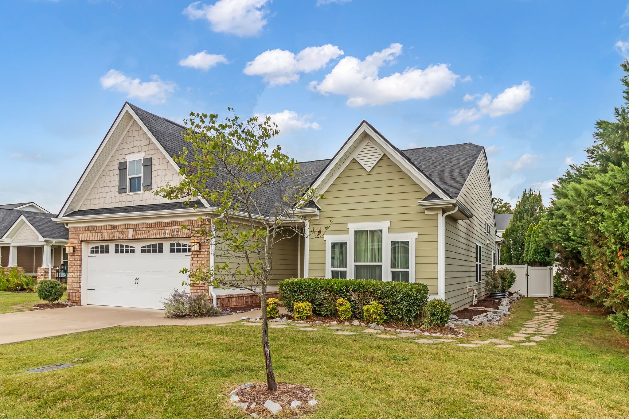 2827 Kellner Drive Murfreesboro, TN 37128 - Photo 3 of 26 a front view of a house with a yard