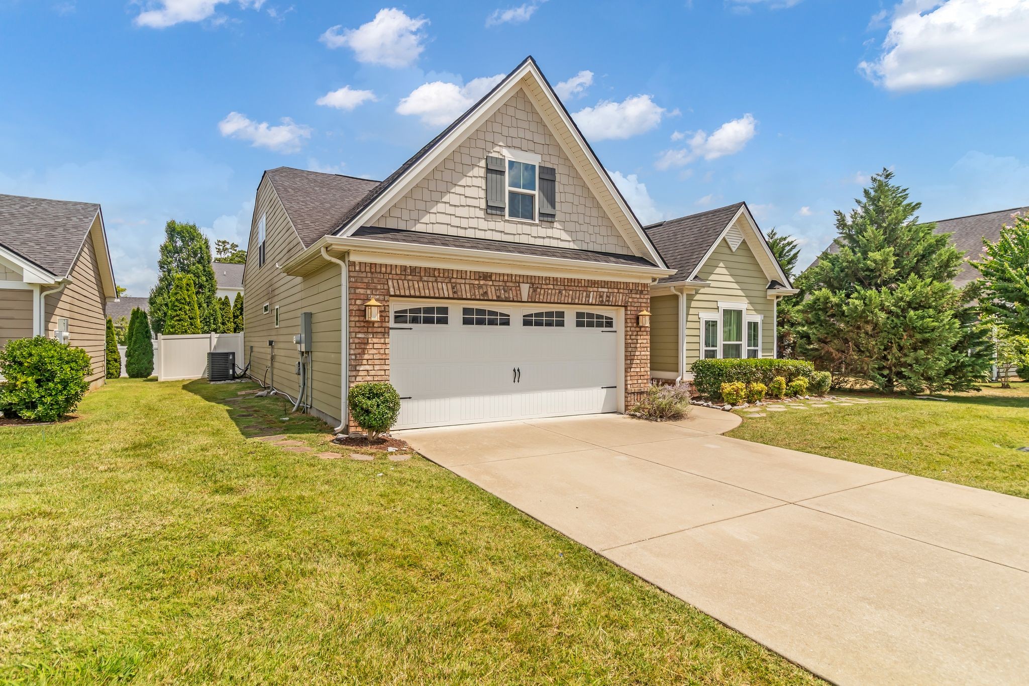 2827 Kellner Drive Murfreesboro, TN 37128 - Photo 4 of 26 a front view of a house with a yard and garage