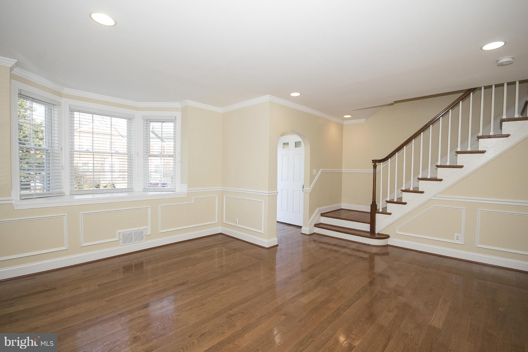 201 Blenheim Road Baltimore, MD 21212 - Photo 13 of 30 Foyer