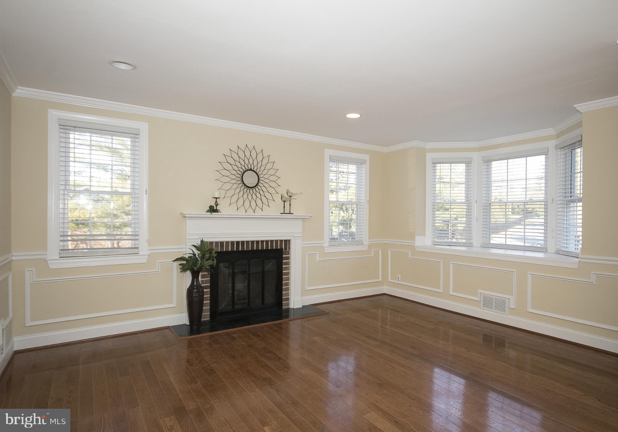 201 Blenheim Road Baltimore, MD 21212 - Photo 16 of 30 Bow/Bay Window