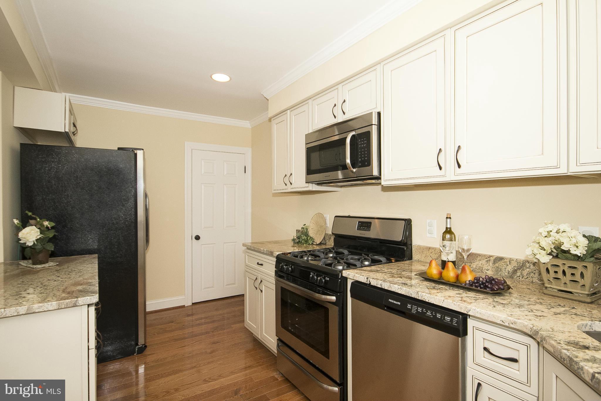 201 Blenheim Road Baltimore, MD 21212 - Photo 7 of 30 Stainless Steel Apliances