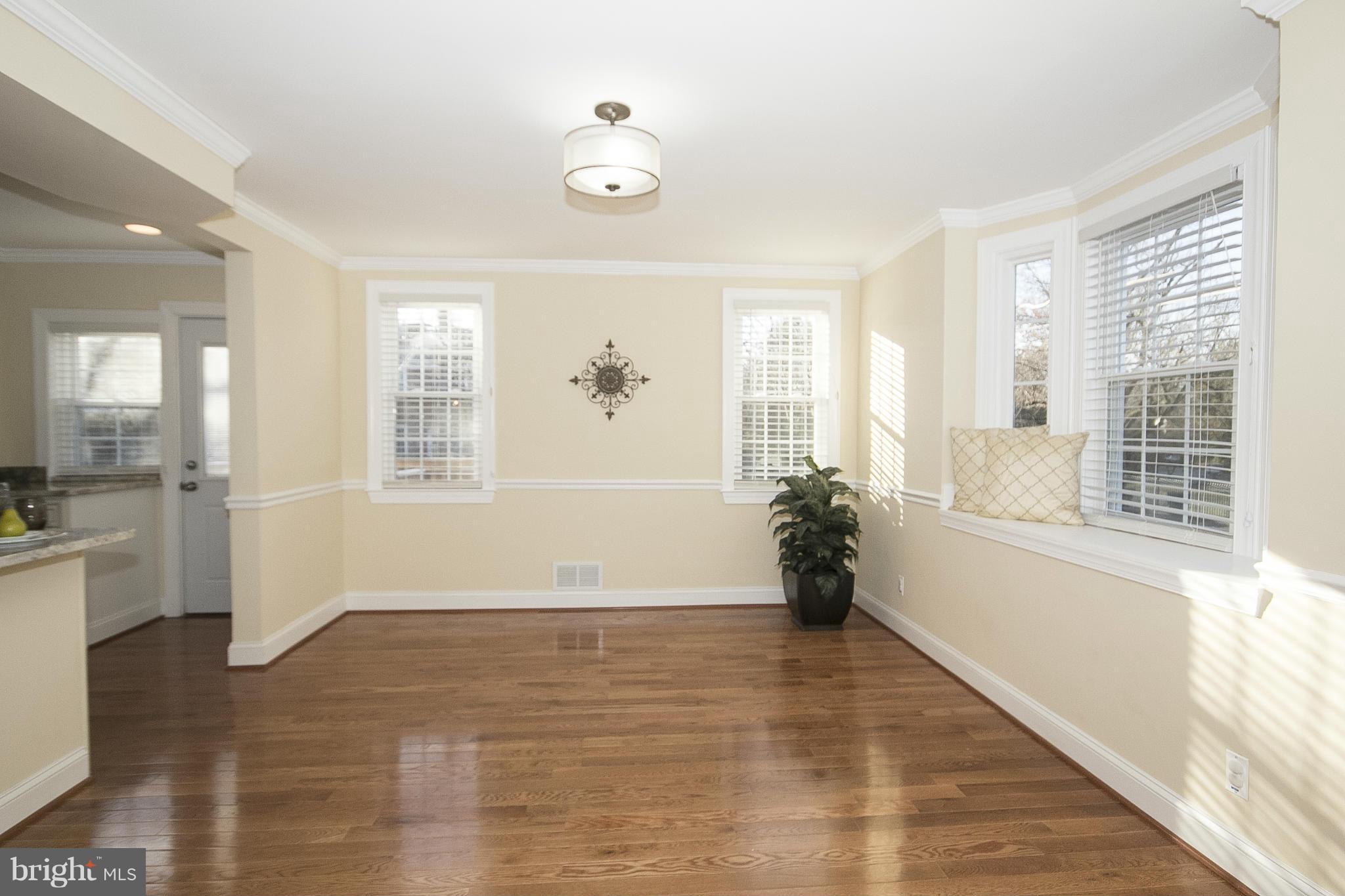 201 Blenheim Road Baltimore, MD 21212 - Photo 8 of 30 Loaded With Natural Light