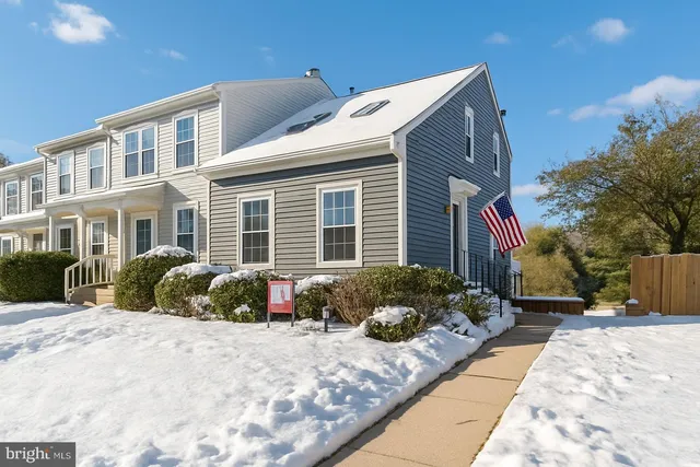 $679,900 | 6347 Chimney Wood Court, Alexandria, VA 22306