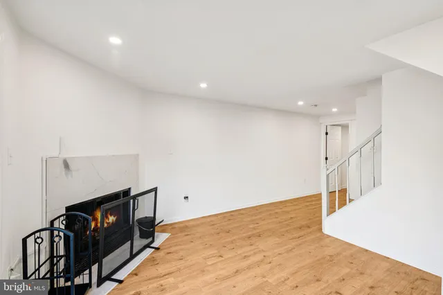 $679,900 | 6347 Chimney Wood Court, Alexandria, VA 22306