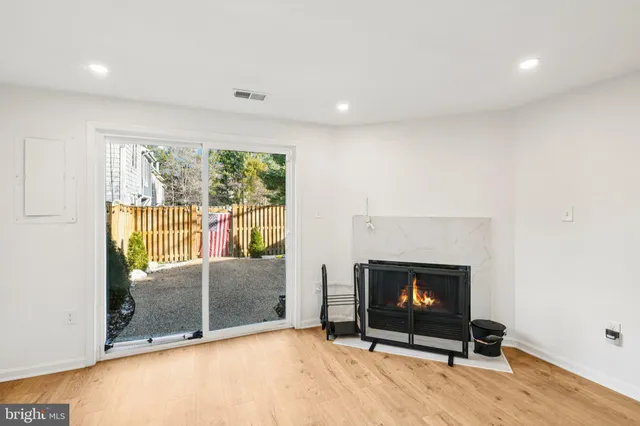 $679,900 | 6347 Chimney Wood Court, Alexandria, VA 22306