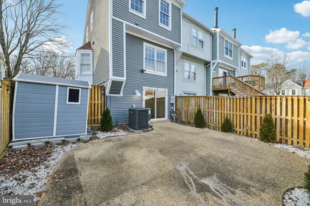 $679,900 | 6347 Chimney Wood Court, Alexandria, VA 22306