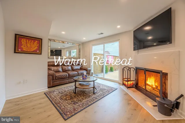 $679,900 | 6347 Chimney Wood Court, Alexandria, VA 22306