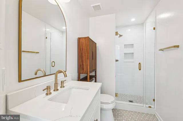 $679,900 | 6347 Chimney Wood Court, Alexandria, VA 22306