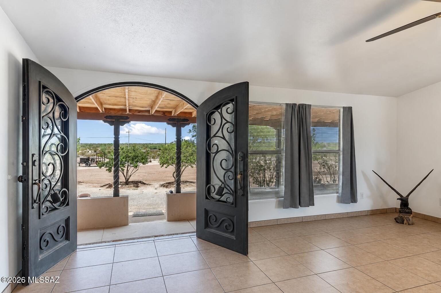 10935 South Swan Road Tucson, AZ 85756 - Photo 10 of 41 Entry