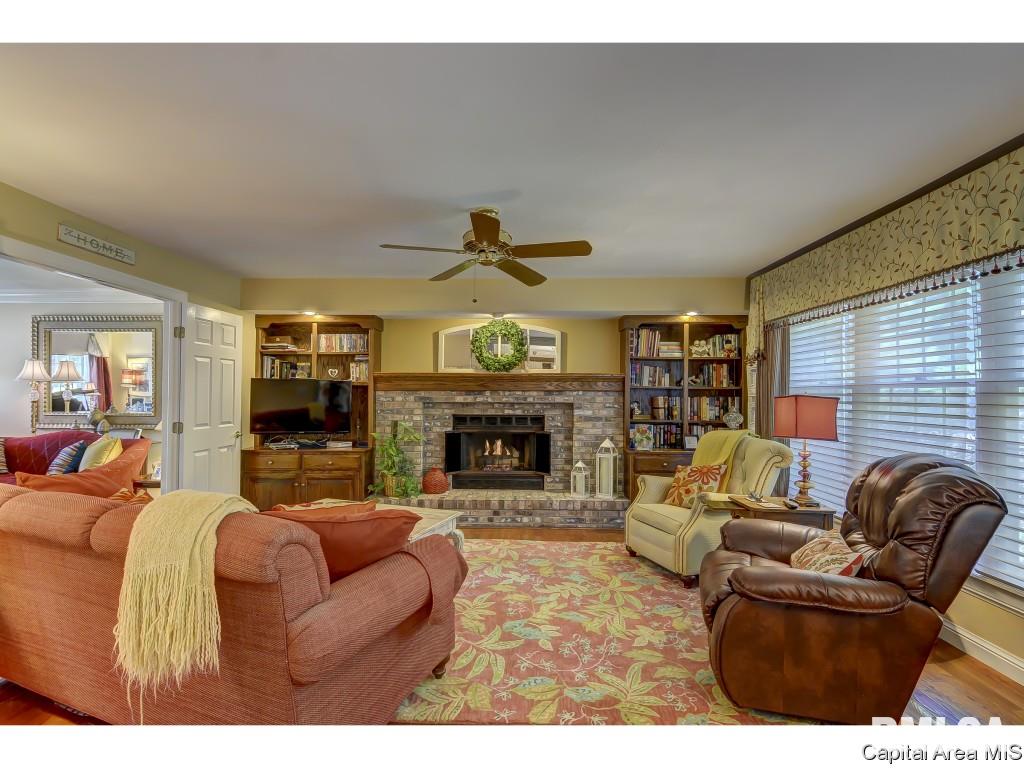 812 Wythe Road Springfield, IL 62702 - Photo 2 of 36