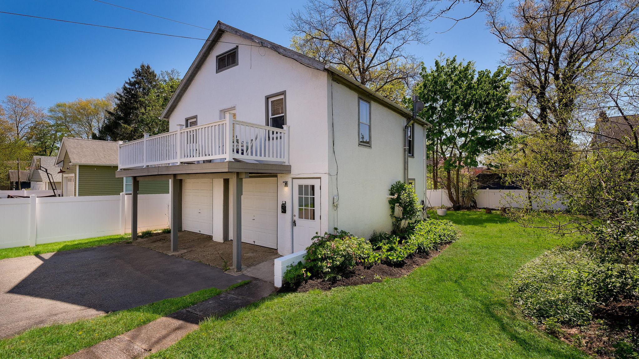Charming Garden Apartment w/lush yard and Porch!