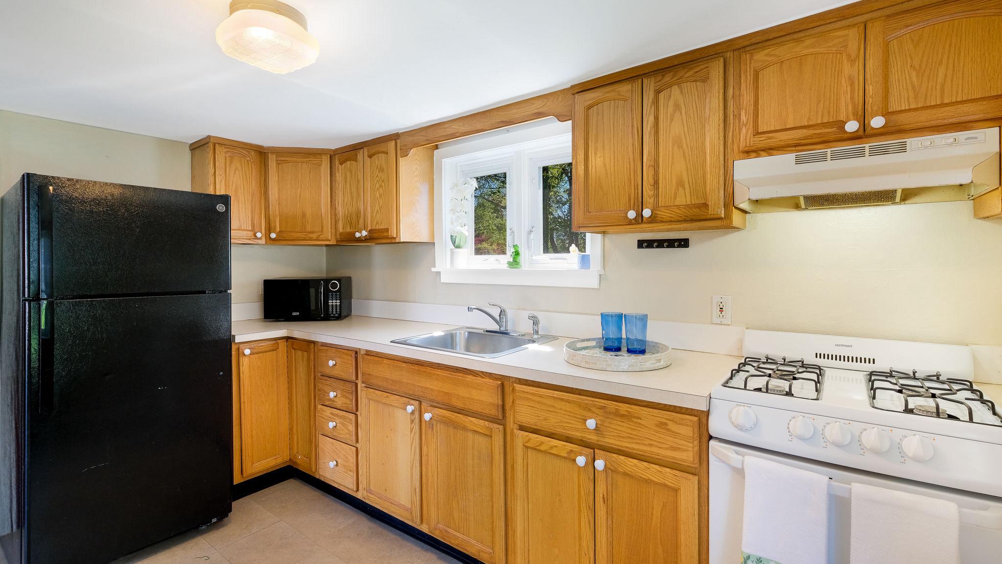 18 Mercer Avenue, Unit GARAGE Doylestown, PA 18901 - Photo 5 of 13 Sweet Kitchen w/ Casement Windows over the sink!