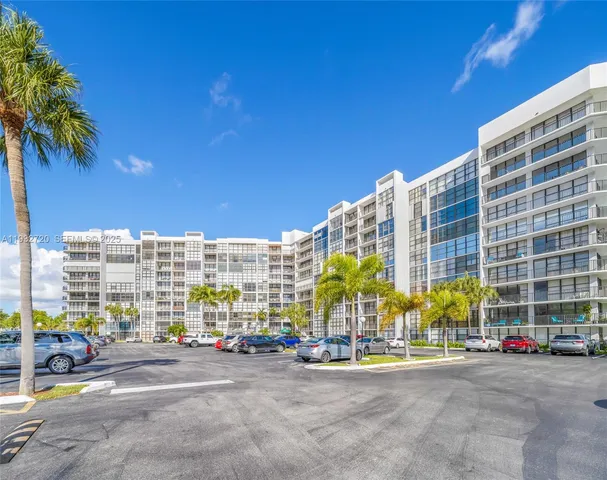 $3,100 | 800 Parkview Drive, Unit 230, Hallandale Beach, FL 33009