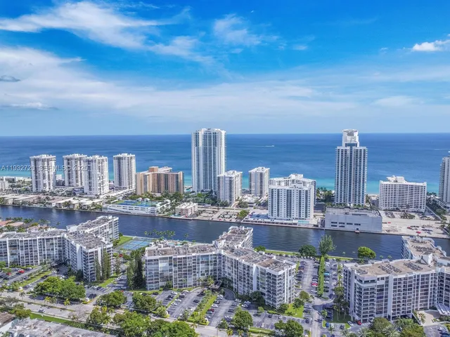 $3,100 | 800 Parkview Drive, Unit 230, Hallandale Beach, FL 33009