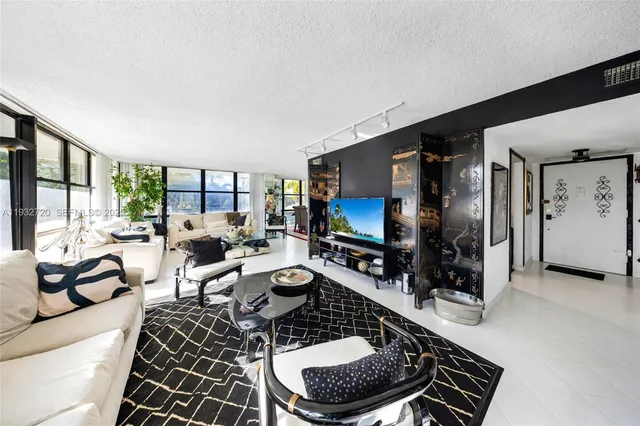 $3,100 | 800 Parkview Drive, Unit 230, Hallandale Beach, FL 33009