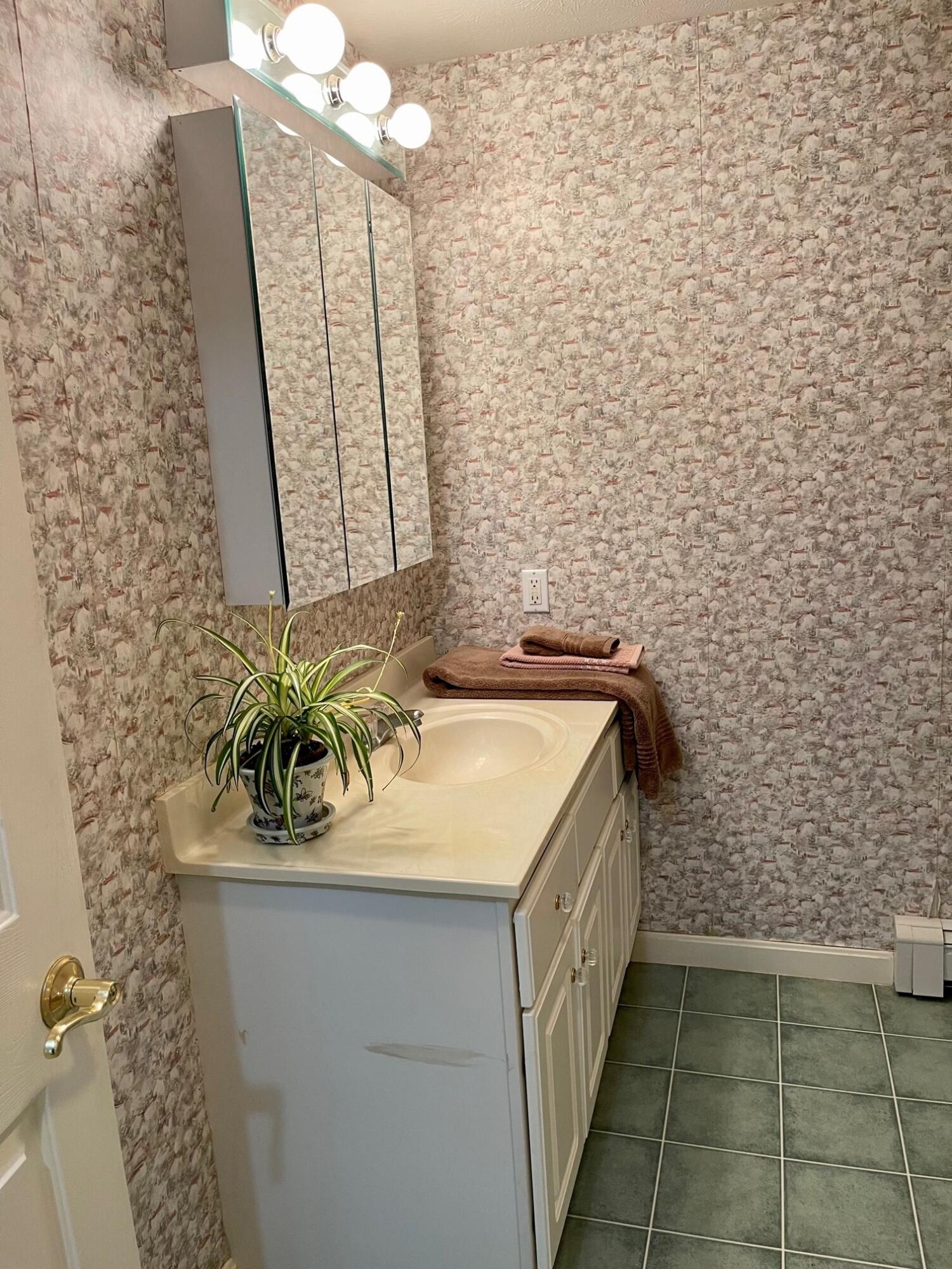 19 Windsor Commons Drive, Unit 19 Kennebunk, ME 04043 - Photo 48 of 68 Perfect for guests