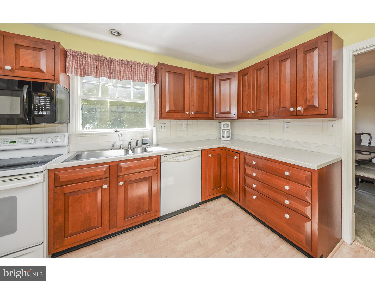 606 Arlingham Road Flourtown, PA 19031 - Photo 11 of 24 Kitchen