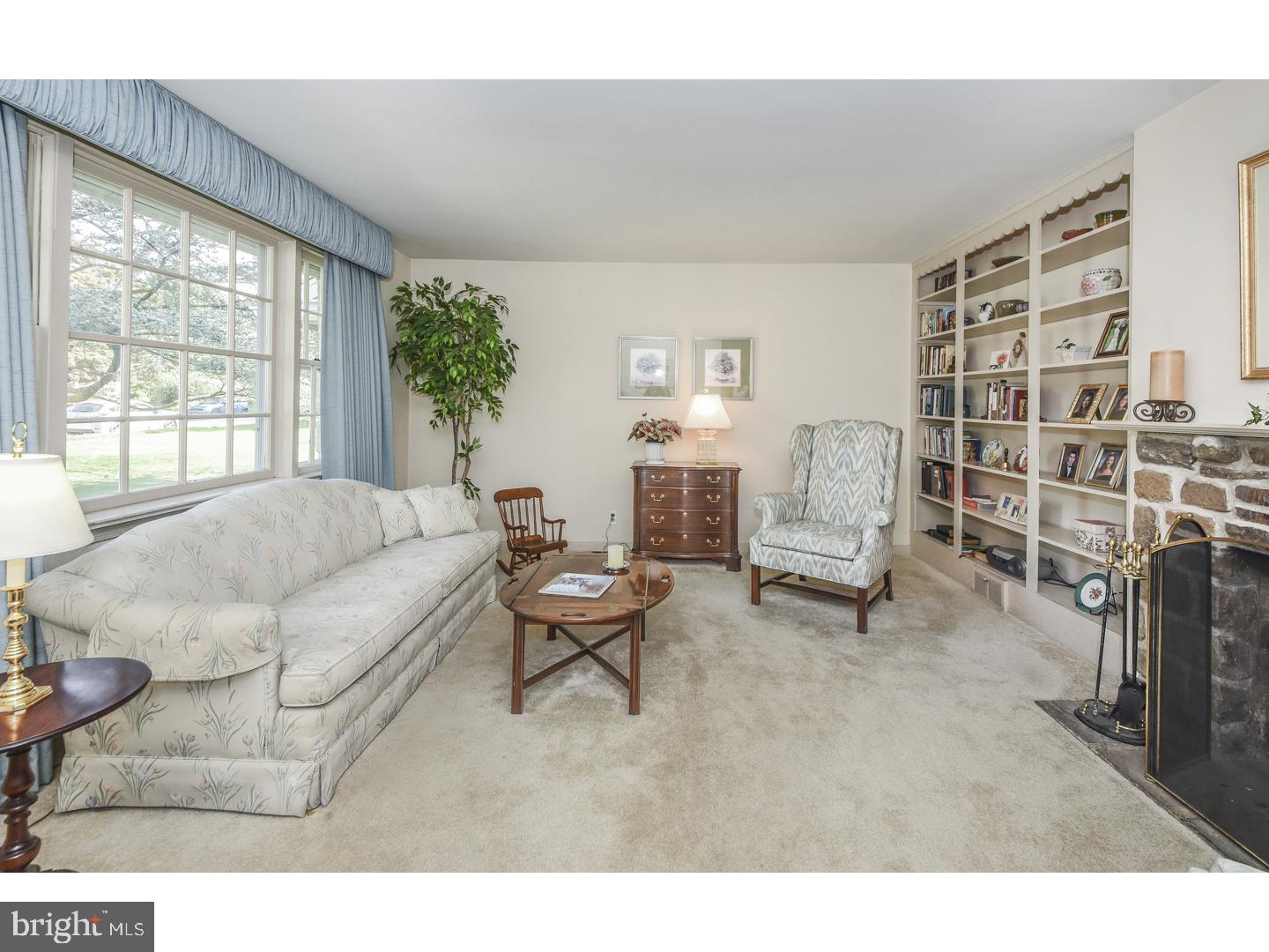 606 Arlingham Road Flourtown, PA 19031 - Photo 5 of 24 Living Room