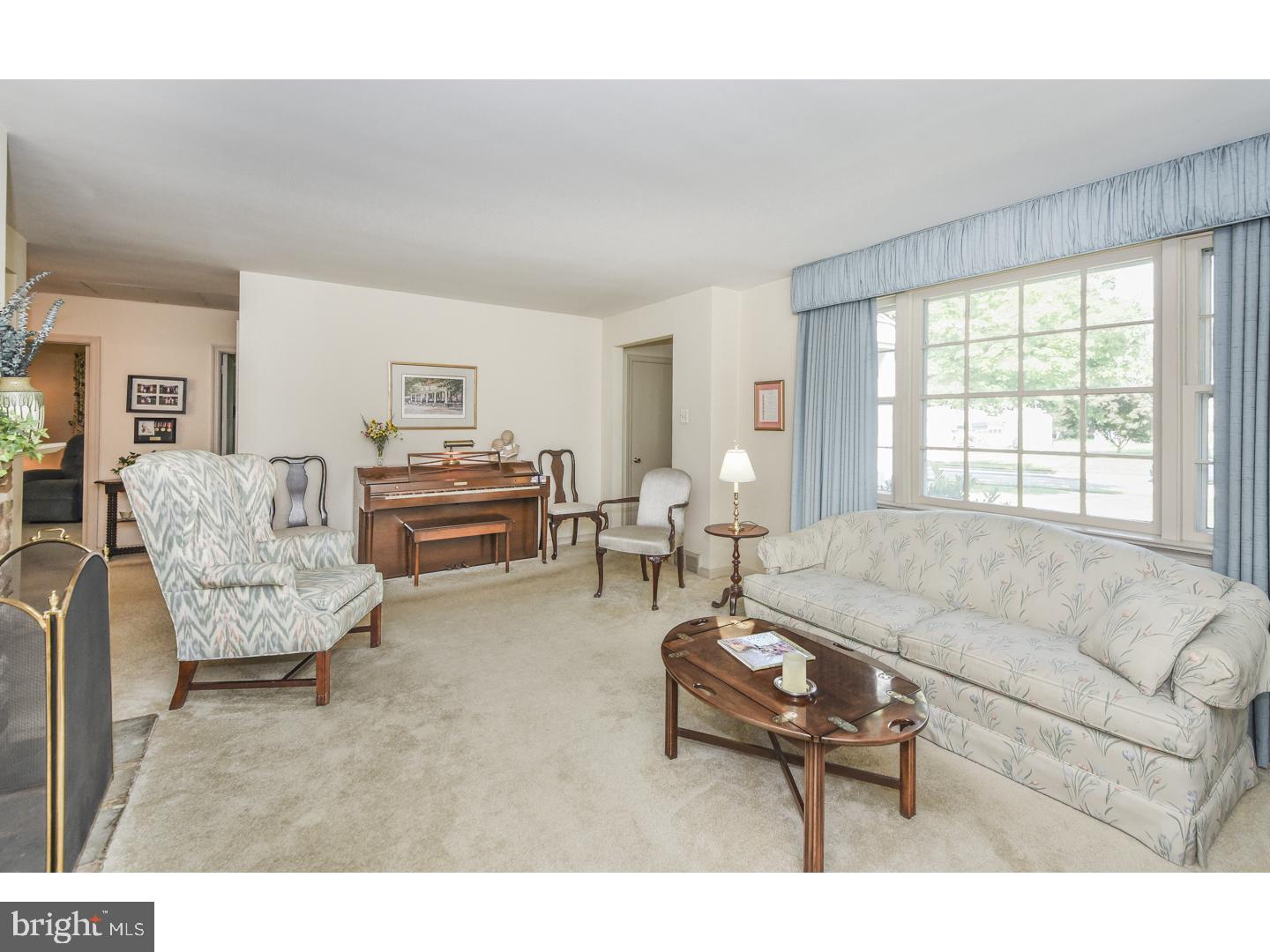 606 Arlingham Road Flourtown, PA 19031 - Photo 6 of 24 Living Room
