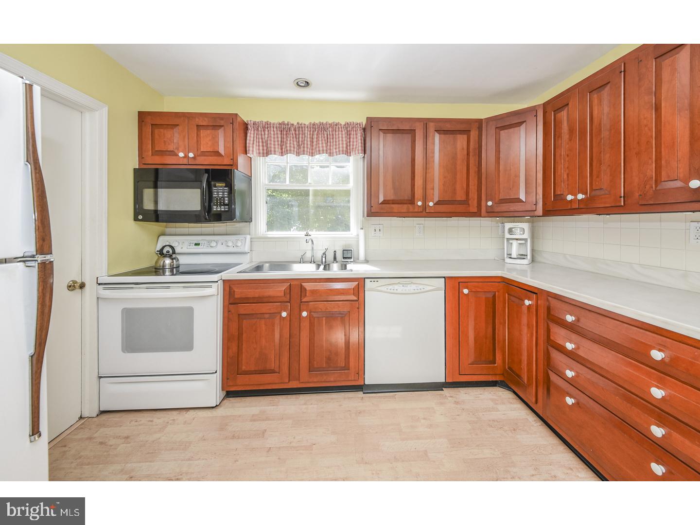 606 Arlingham Road Flourtown, PA 19031 - Photo 10 of 24 Kitchen